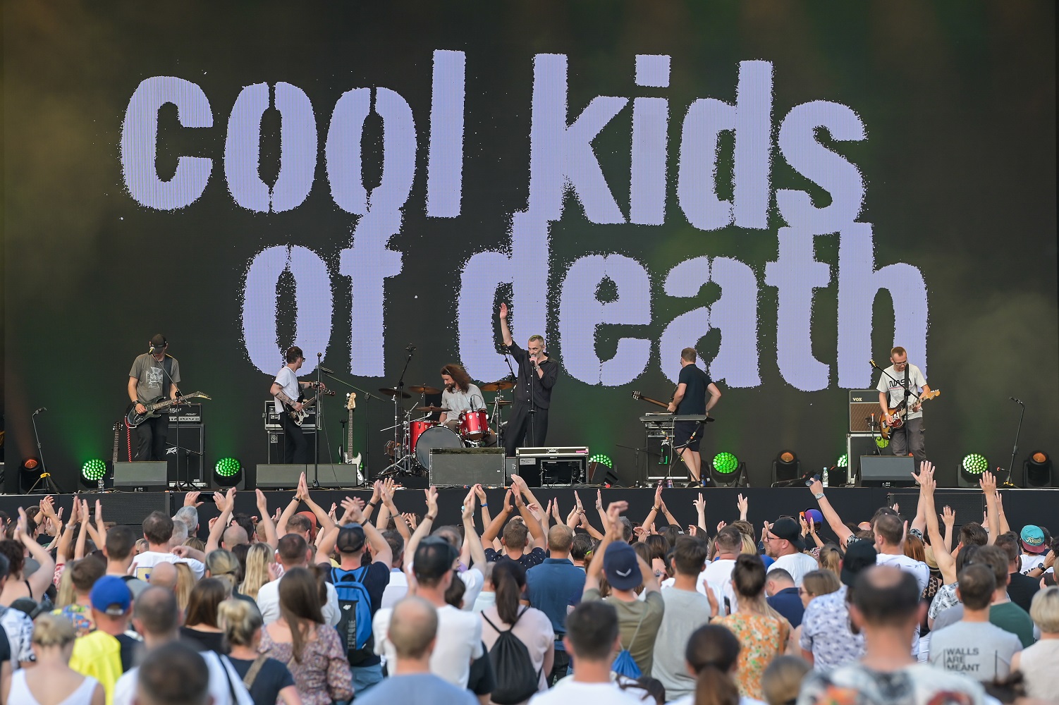 Cool Kinds of Death z nową wersją utworu „Butelki z benzyną i kamienie ...