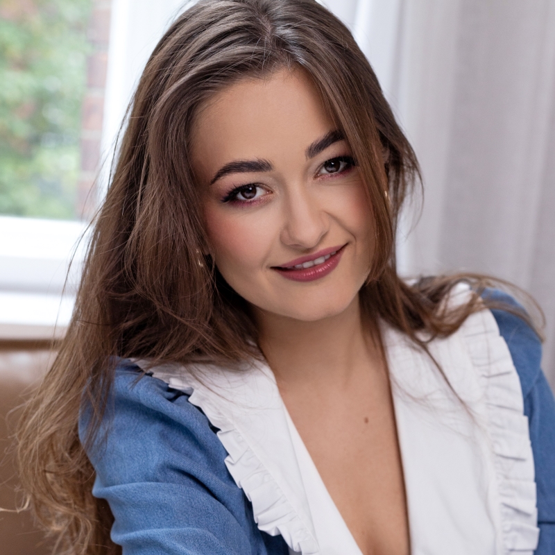 „Bardzo cenię muzykę z dawnych lat” – Kornelia [WYWIAD]