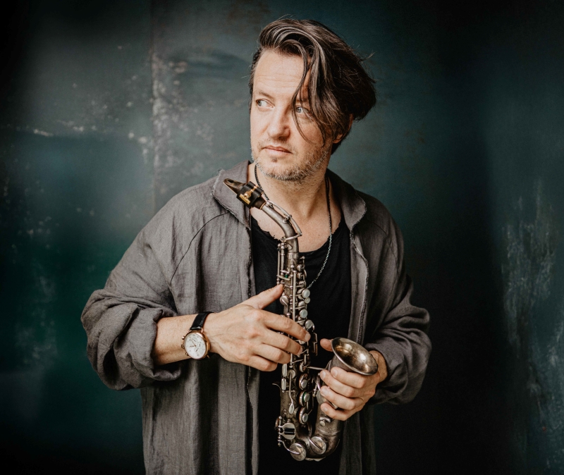 Trzech mistrzów budowania przestrzeni. Grzech Piotrowski zapowiada album „Horizon”