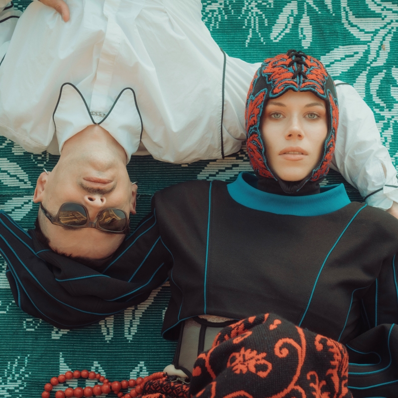Duet Sw@da i Niczos reinterpretują utwór „Kalkuta nocą” zespołu 2 plus 1