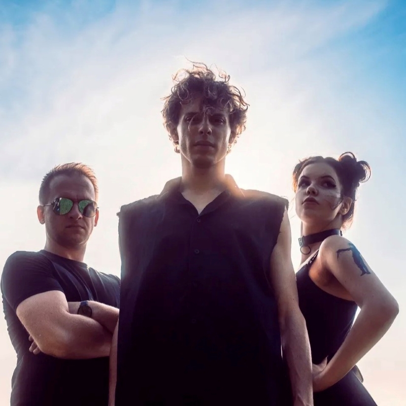 Synth Esthetics i Sherry Doom w porywającym singlu „Heart to Dust”
