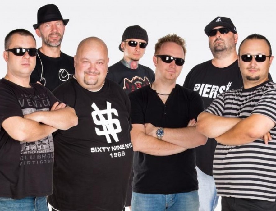 Zespół Piersi powraca, prezentując nowy album „Pigułka szczęścia”