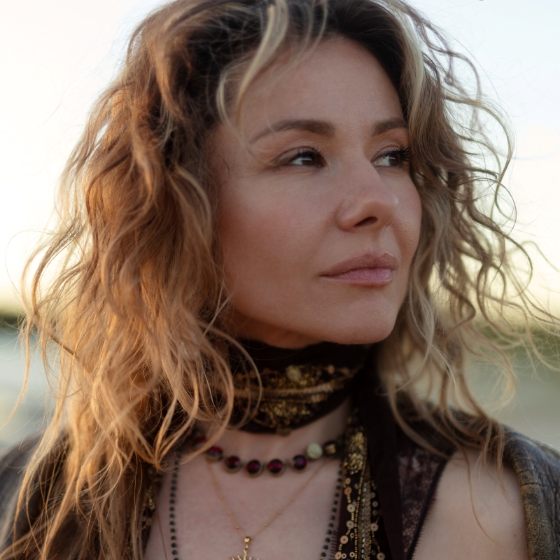 Ania Karwan z nowym utworem „W to mi graj”! - Polska Płyta / Polska Muzyka