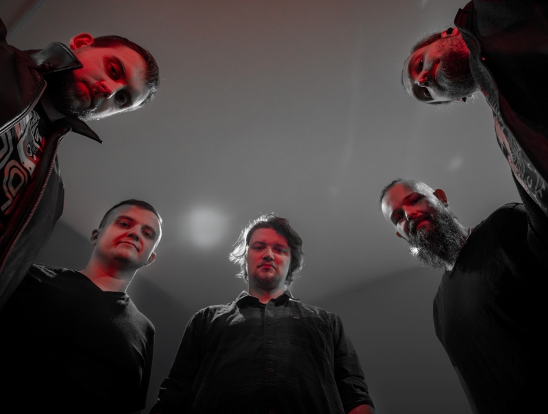 „Stawiamy na szczerość w tekstach, surowe brzmienie i różnorodność materiału” – The Dead Hearts [WYWIAD]