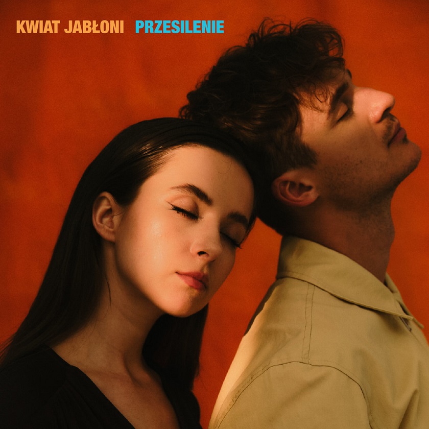 Folk-pop spotyka orkiestrę. Kwiat Jabłoni – „Przesilenie” [RECENZJA]