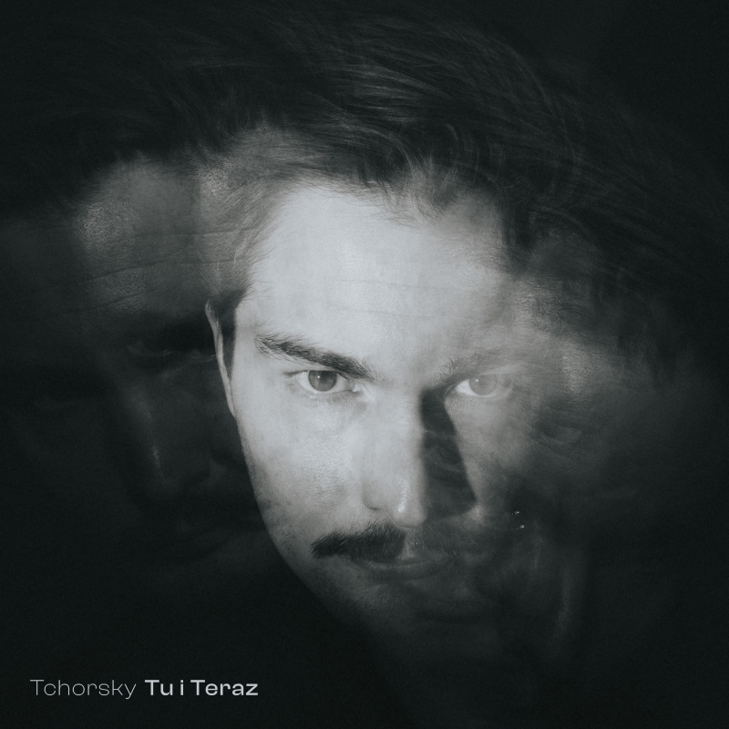 Tchorsky z utworem „Tu i Teraz” – nieoczywisty kierunek w muzyce rockowej [RECENZJA]