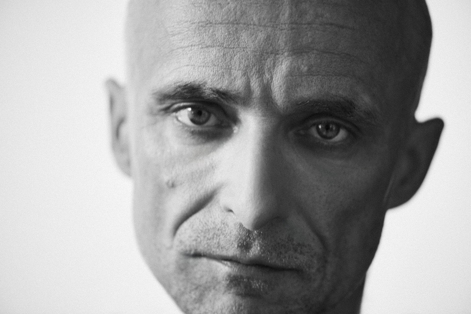 Artur Rojek prezentuje dwa nowe single: „Yeti” i „W objęciach”!