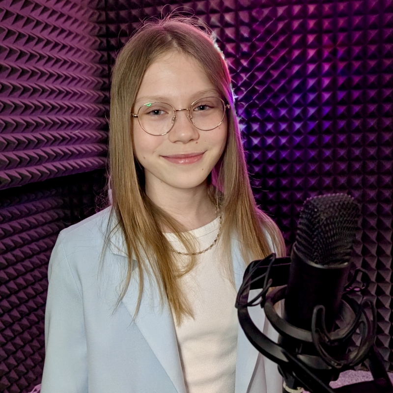 Julia Kordylewska rozwija skrzydła w nowym singlu „Mamrotanka”