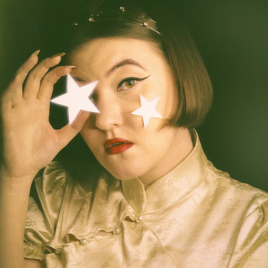 „Tworząc, ubieram melancholię we własny kostium” – Eliza Pławecka [WYWIAD]
