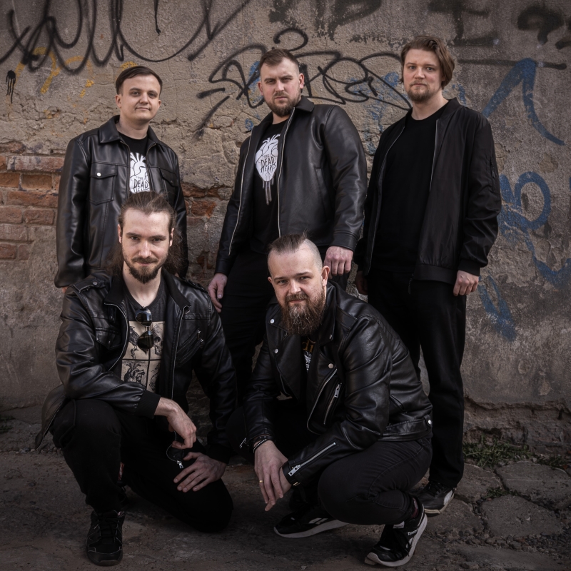 The Dead Hearts wkraczają w nowy rozdział. Posłuchaj „In the Back Seat” [PREMIERA]